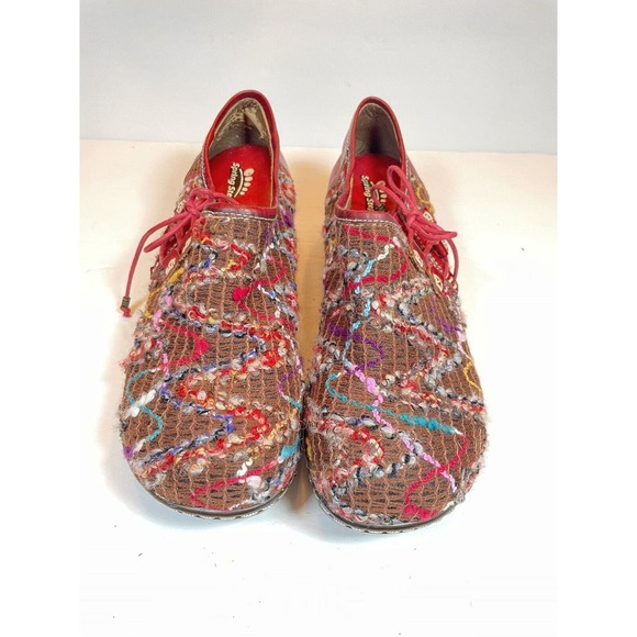 Size 40 Spring Step Clogs Red Fabric Stings - Picture 1 of 13